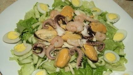Салат «Цезарь» с морепродуктами