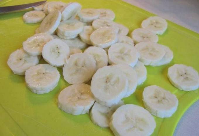 Творожная запеканка с манкой и бананом