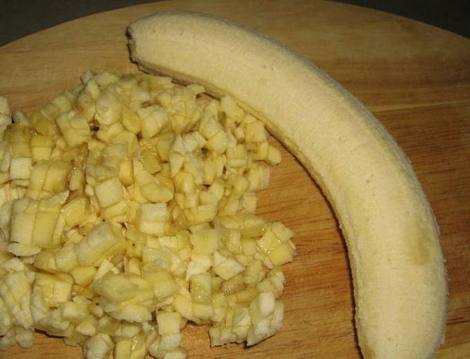 Творожная запеканка с яблоком и бананом
