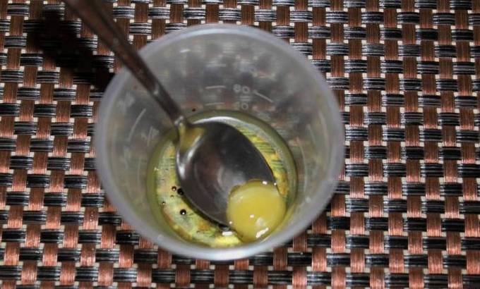 Салат с авокадо, семгой и яйцом