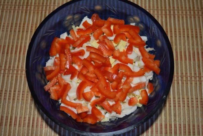 Салат с пекинской капустой и колбасой
