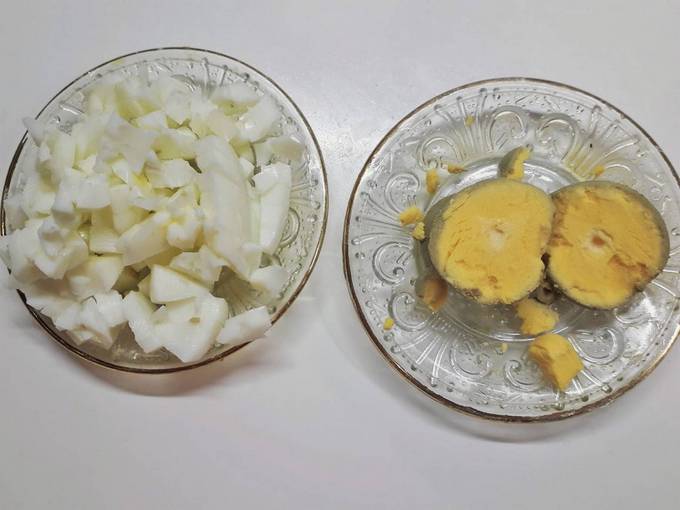 Салат с креветками ананасом и пекинской капустой