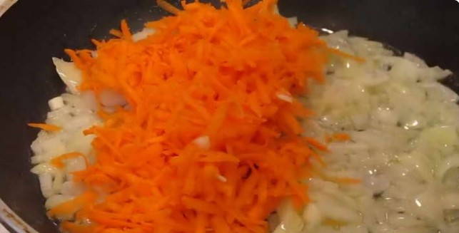 Горбуша в духовке с сыром и морковью