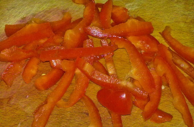 Фунчоза с овощами и креветками в соевом соусе