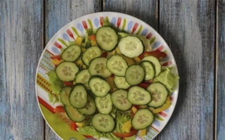 Салат с мидиями и овощами