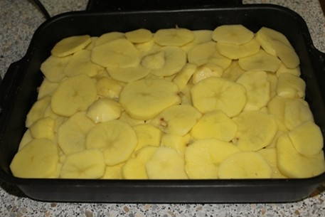 Картофельная запеканка из сырого картофеля