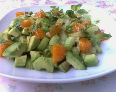 Салат с авокадо и сельдереем