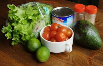 Салат с авокадо и кукурузой