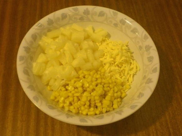 Салат с ананасом и кукурузой