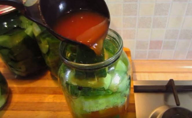 Салат из огурцов в томатной заливке