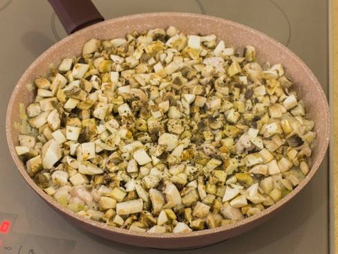 Лазанья с курицей, грибами и соусом Бешамель