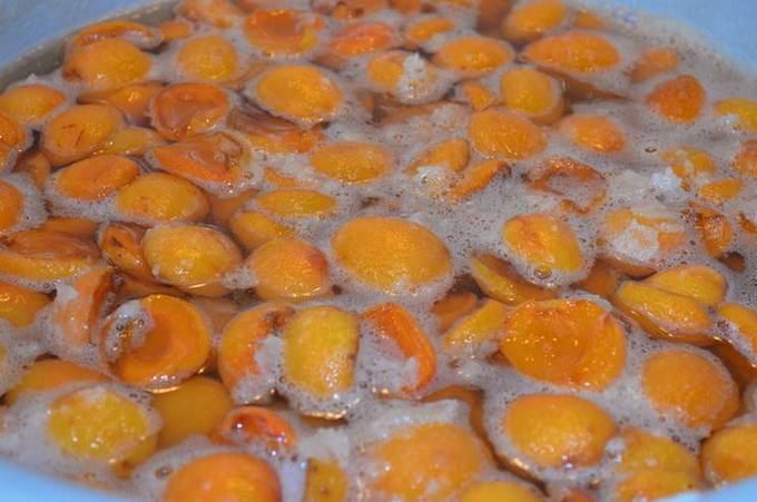 Варенье из абрикосов по-азербайджански