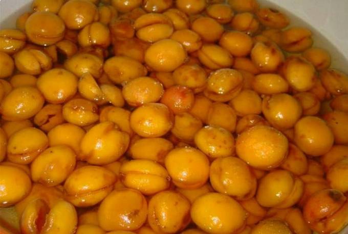 Абрикосовое варенье с апельсином и орехами