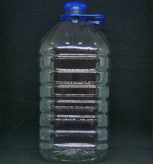 Соленые огурцы в пластиковых бутылках