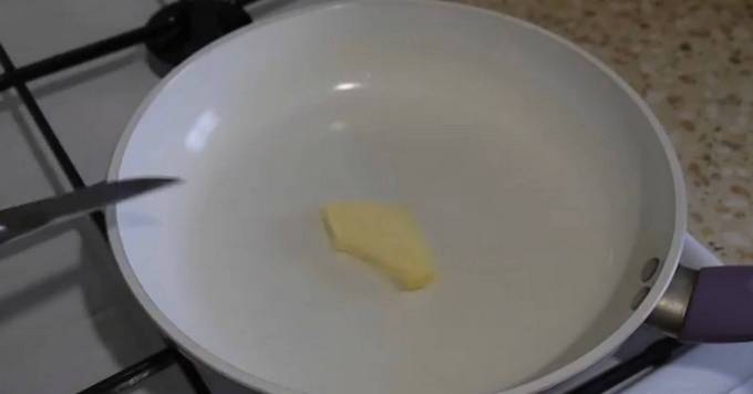 Запеканка из макарон с творогом на сковороде