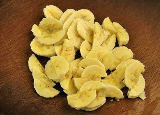 Творожная запеканка с бананом и сметаной