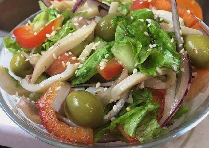 Салат с кальмарами и авокадо — рецепт с фото пошагово