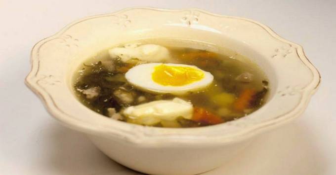 Щавелевый суп с вареным яйцом