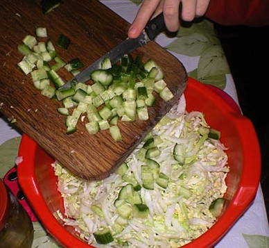 Салат с пекинской капустой и горошком