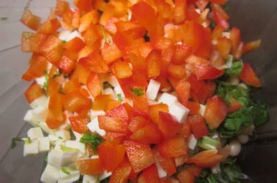 Греческий салат с фасолью