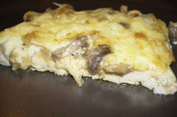 Куриные отбивные с грибами и сыром в духовке