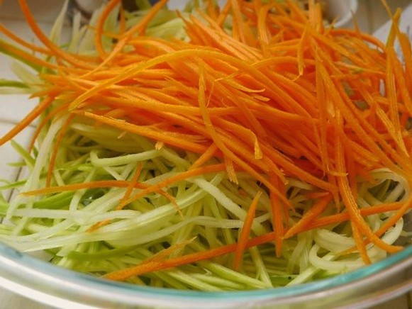 Кабачки с приправой для корейской моркови