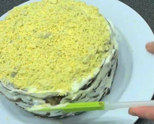 Печеночный торт из куриной печени с грибами