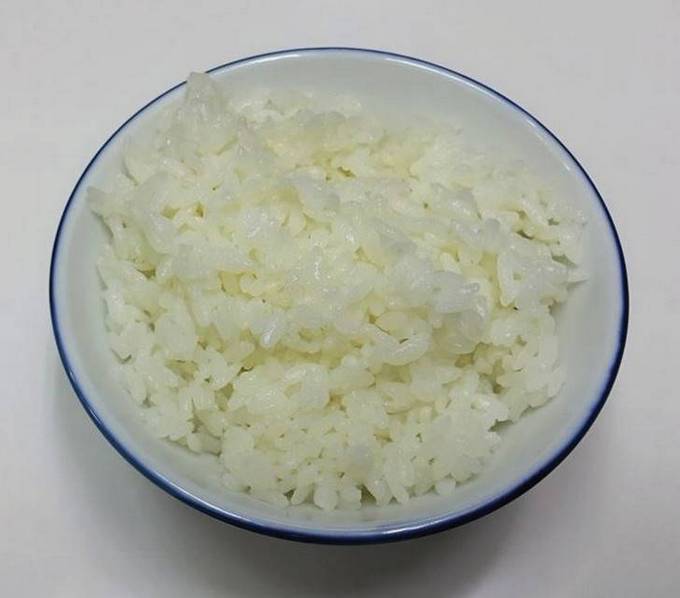 Крабовый салат с рисом и соленым огурцом