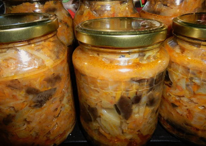 Солянка с грибами на зиму с томатным соусом