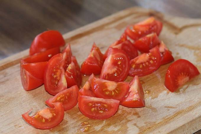 Деликатесная закуска - салат «Пальчики оближешь» из помидоров. Рецепты приготовления блюд