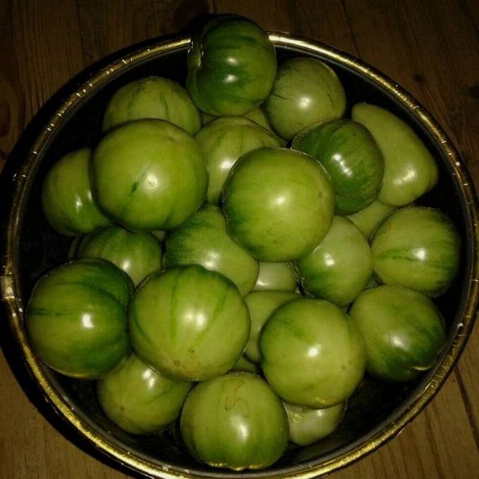 Зеленые помидоры с капустой
