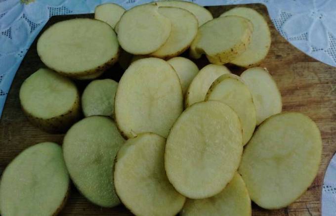 Картофель с беконом на мангале