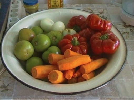 Салат из зеленых помидоров и болгарского перца на зиму