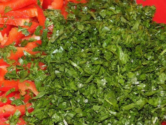 Как приготовить салат из огурцов, помидоров и лука