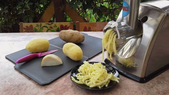 Люля-кебаб из картофеля на мангале