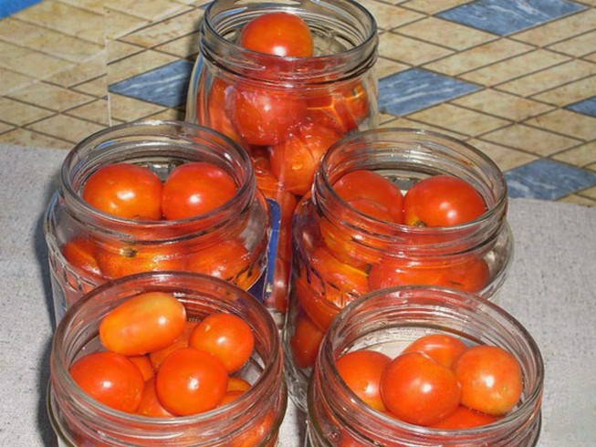 Помидоры в томатном соусе на зиму