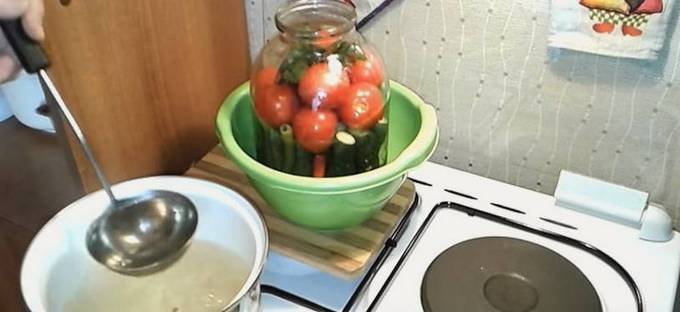Ассорти огурцы и помидоры на зиму в 3 литровых банках