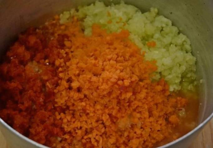 Кабачковая икра с майонезом и томатной пастой и морковью