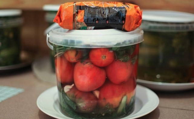 Бочковые помидоры быстрого приготовления