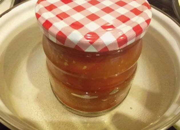 Помидоры дольками в томатной пасте на зиму