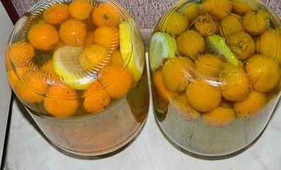 Компот из абрикосов с лимоном