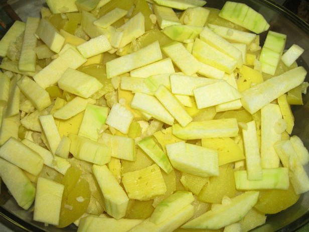 Запеканка из кабачков и картофеля в мультиварке