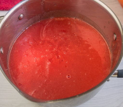 Помидоры в томатном соке без уксуса