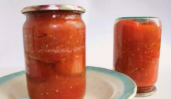 Очищенные помидоры в томатном соке