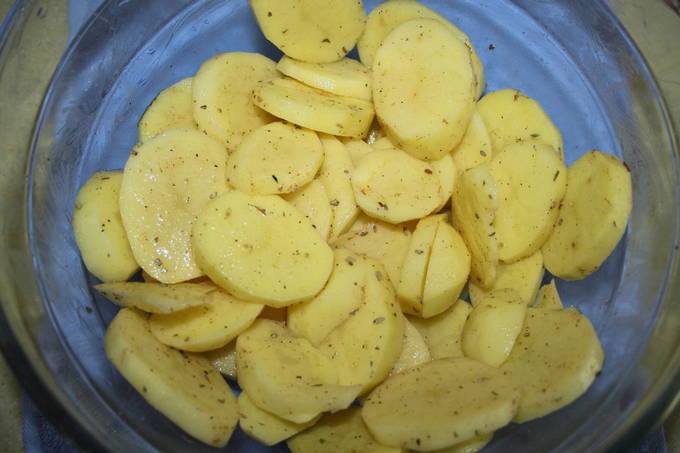 Картофель на мангале в маринаде