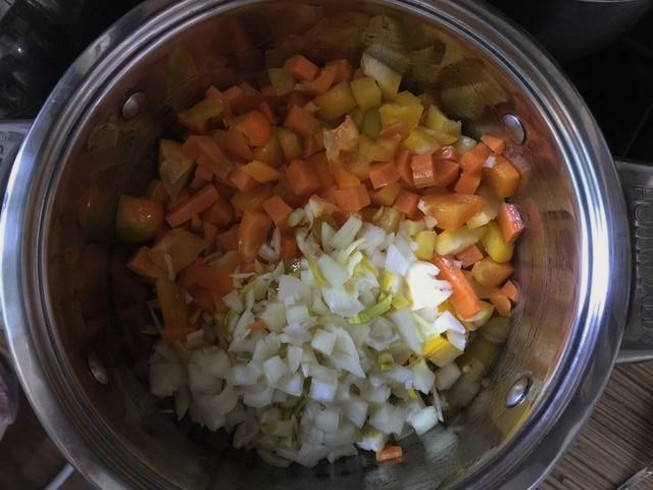 Рагу из кабачков, моркови и лука