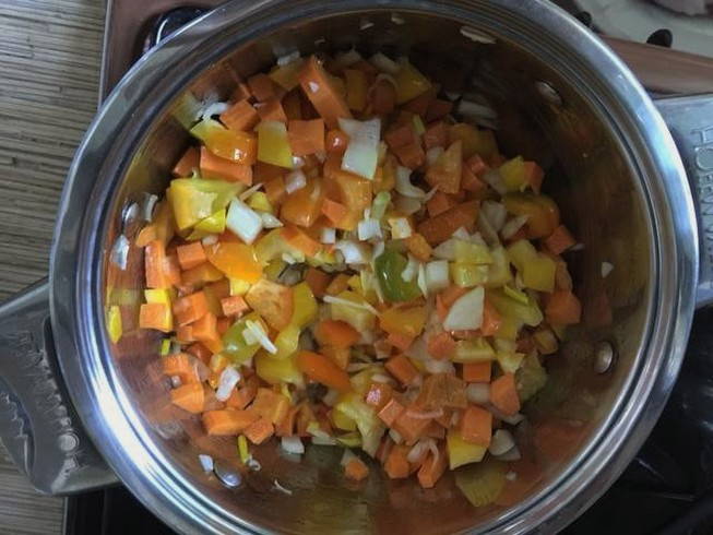 Рагу из кабачков, моркови и лука