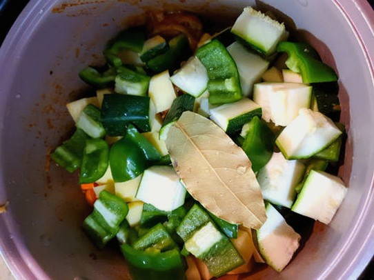 Разноцветное овощное рагу с курицей в мультиварках Редмонд и Поларис. Пошаговые рецепты с фото.