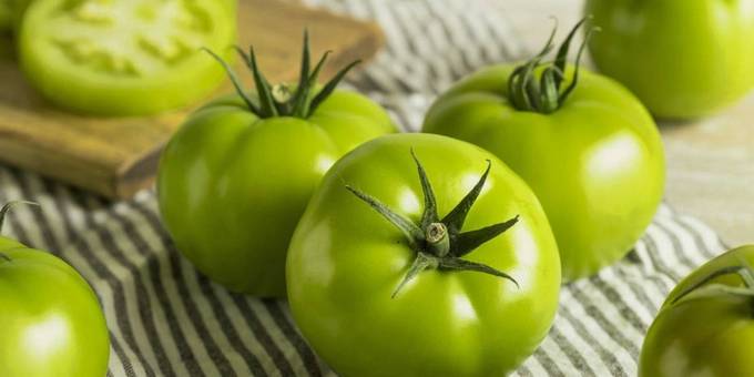 Фаршированные зеленые помидоры с чесноком и хреном