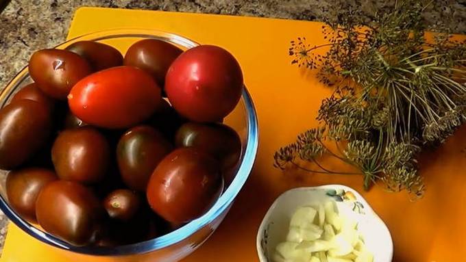 Быстрые малосольные помидоры в пакете с чесноком - очень простой рецепт с пошаговыми фото